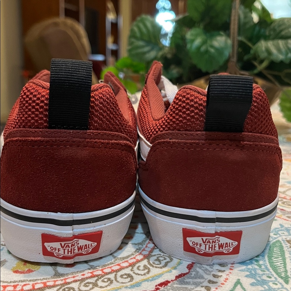 NEW Vans Men's Burgundy and Black Checkered Sneakers size 9 - Picture 5 of 9